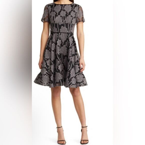 Shani fit and flare dress size 6 NWT - Picture 1 of 15